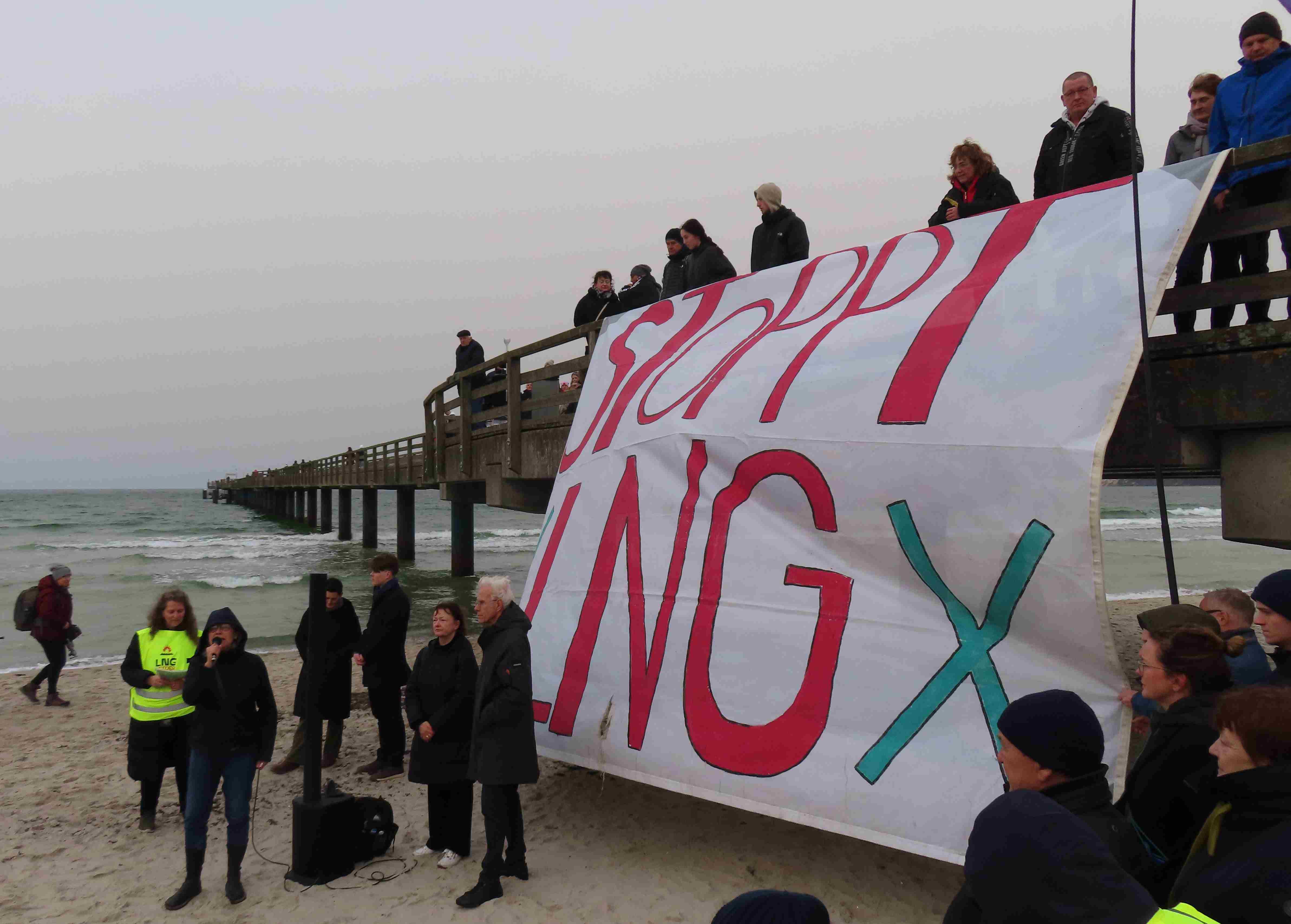 seit einem Jahr Widerstand gegen LNG auf Rügen